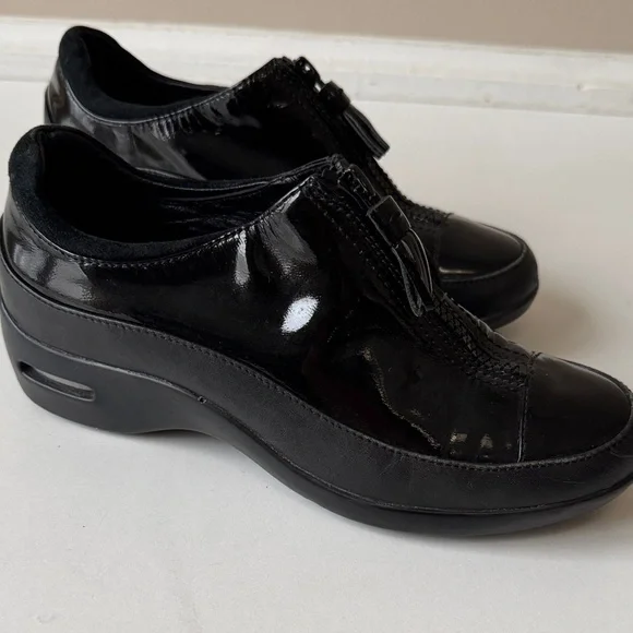 Cole Haan (NikeAir) Sleek Black Women's Waterproof Shoes - Picture 2 of 10